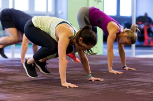 Folk der laver burpees hvilket mindsker mavefedt