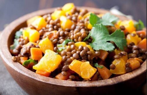 Gryderet med linser og græskar