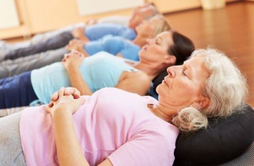 folk der laver øvelser for deres vejrtrækning