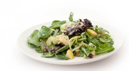 salat på tallerken