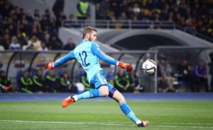 De Gea sparker bolden ud