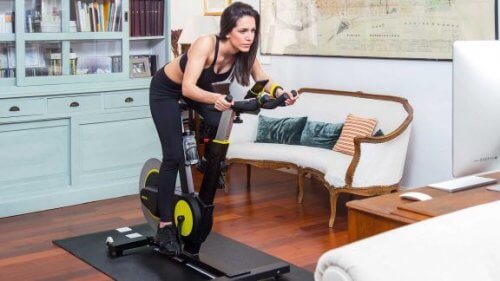 Bkool Smart Bike til indendørs cykling derhjemme