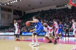 Hvad er 1-3-1 presse-strategien i basketball?