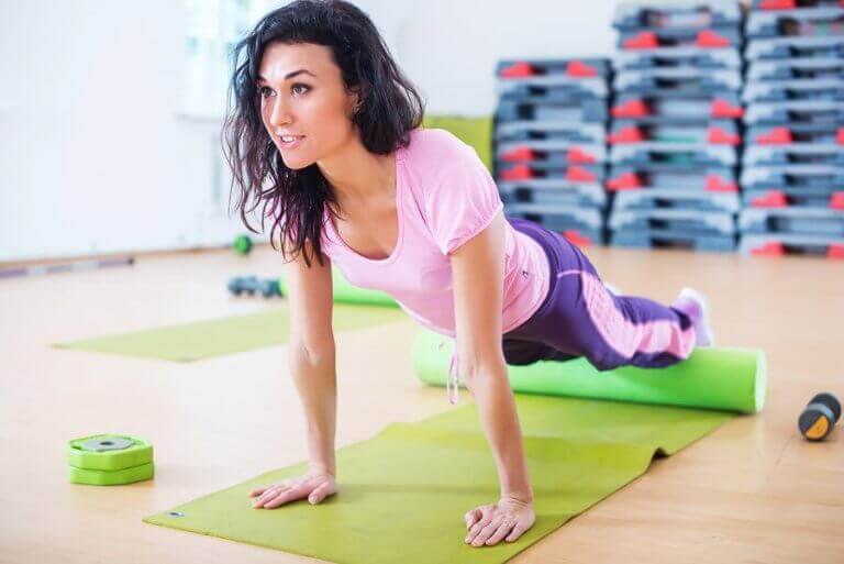 kvinde med foamroller