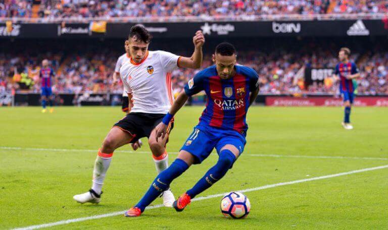 fodboldspillere på banen