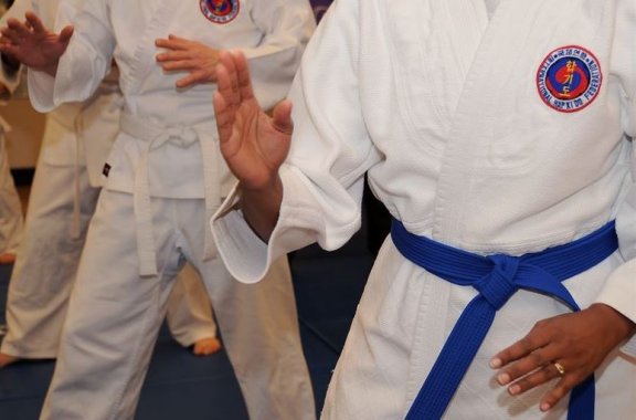 Drenge, der træner Hapkido.