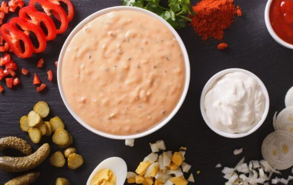 Lette dressinger: rød dressing.