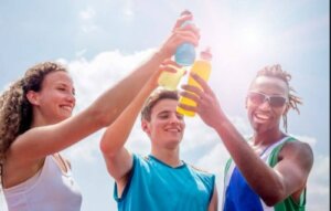 Isotoniske drikke, og hvordan du kan inkludere dem