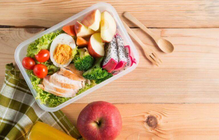 Salat med kylling til udvekslings kost