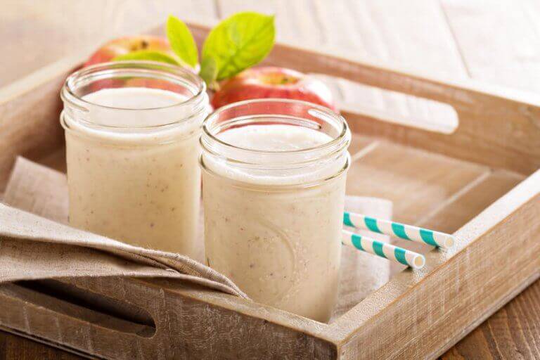 smoothies på en bakke