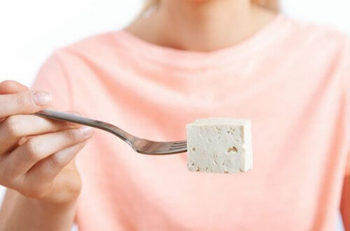 kvinde med tofu