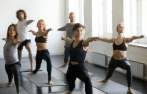 Oprethold et sundt sind og praktiser yoga hver dag
