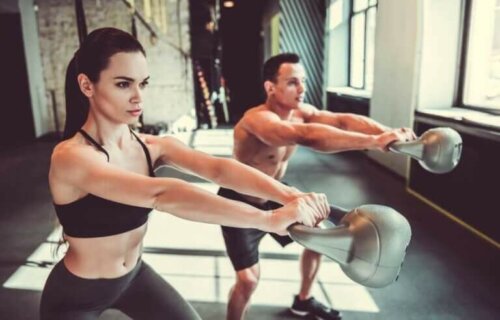 Fire øvelser med kettlebell til at styrke hele din krop
