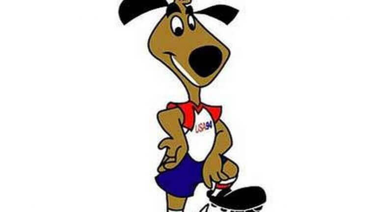 hund som en af de mange maskotter i FIFA verdensmesterskab