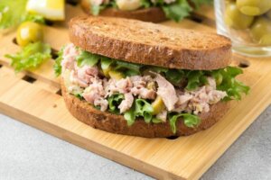 Hvad bør spillere spise før en fodboldkamp?