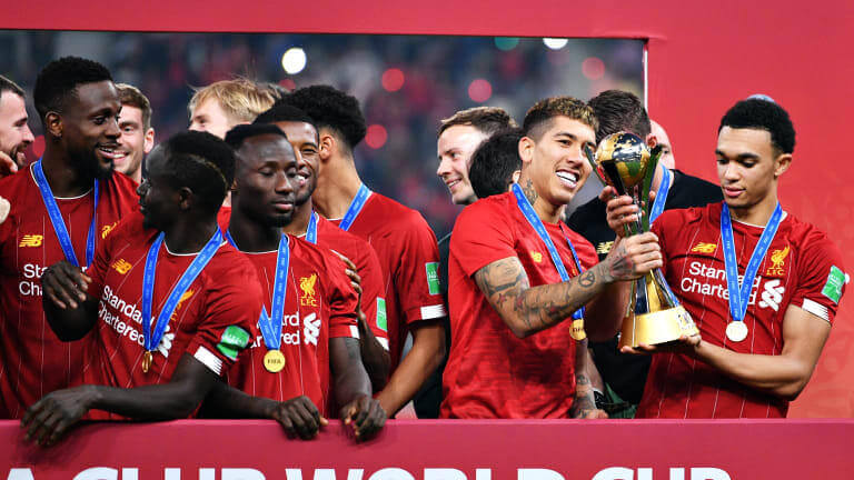 fodboldspillere med medaljer