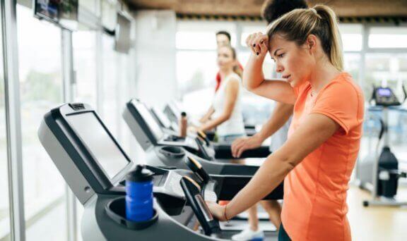 folk der træner i fitness