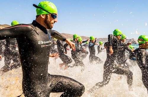 folk der deltager i et triathlon