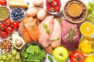 Low carb-kuren: Hvad består den af?