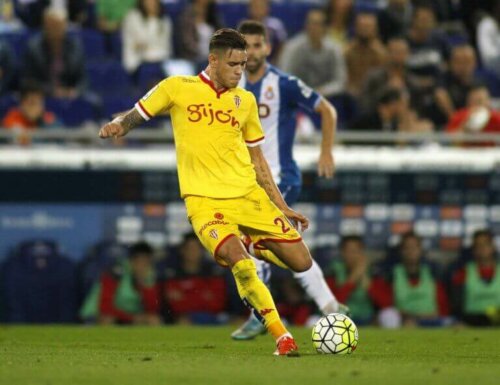 fodboldspillere på bane