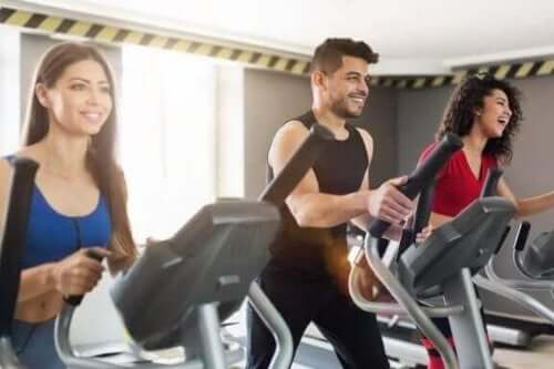 Slank dig ved brug af en crosstrainer