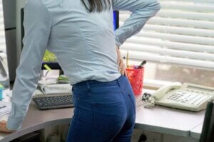 Årsager til og forebyggelse af nakkesmerter og rygsmerter