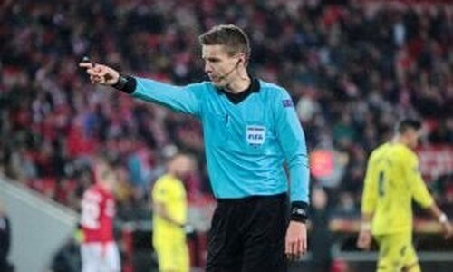 Dommerfejl kan ske under en kamp