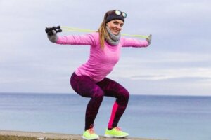 De bedste strækøvelser med en rem eller et håndklæde