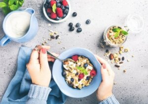 Top 3 morgenmadsopskrifter fyldt med kostfibre