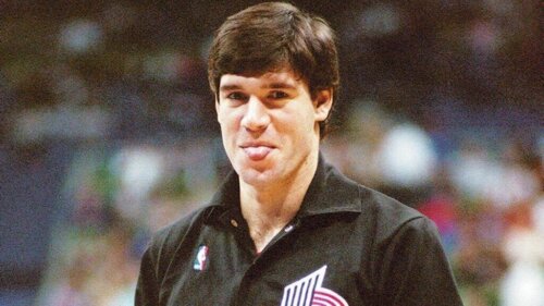 mand der rækker tunge